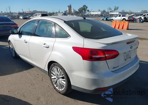 2015 Ford Focus Titanium из США, поврежденный, VIN 1FADP3J26FL369697
